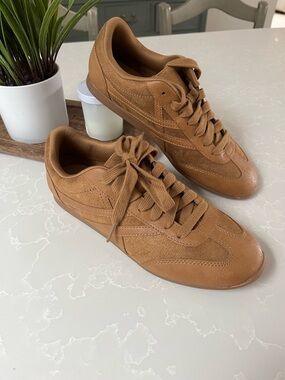 Women’s casual brown sneakers